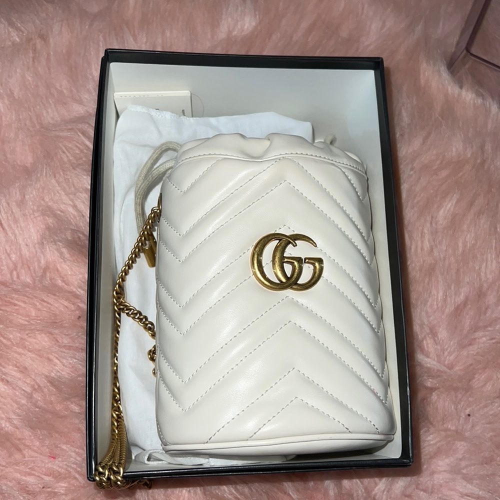 Authentic Gucci crossbody-Preowned-Smoke Free-Dust bag and box